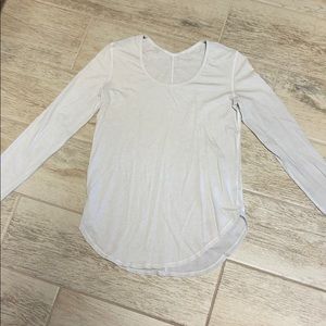 Lululemon creme long sleeve shirt